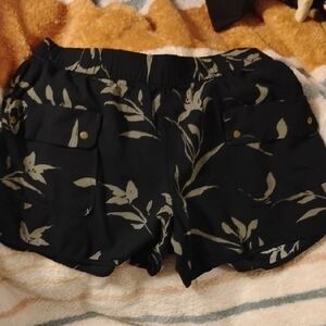 GAP Black Shorts with Light Gray Botanical Print 15 inch wide